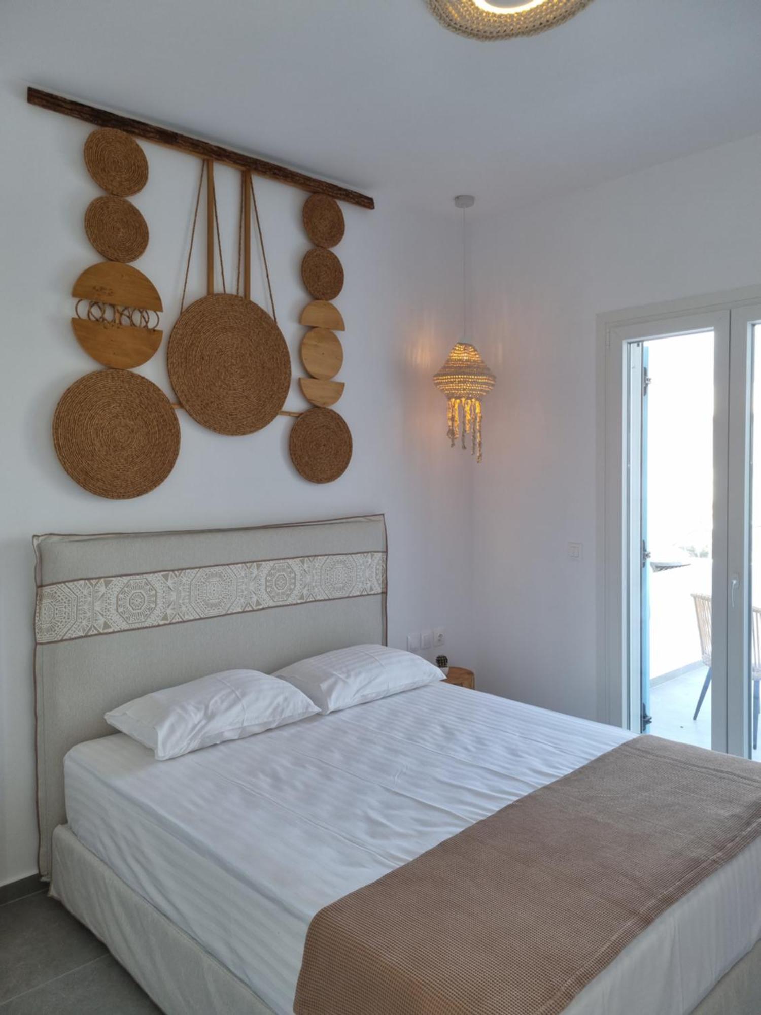 Kryni Deluxe Houses Adamantas  Habitación foto